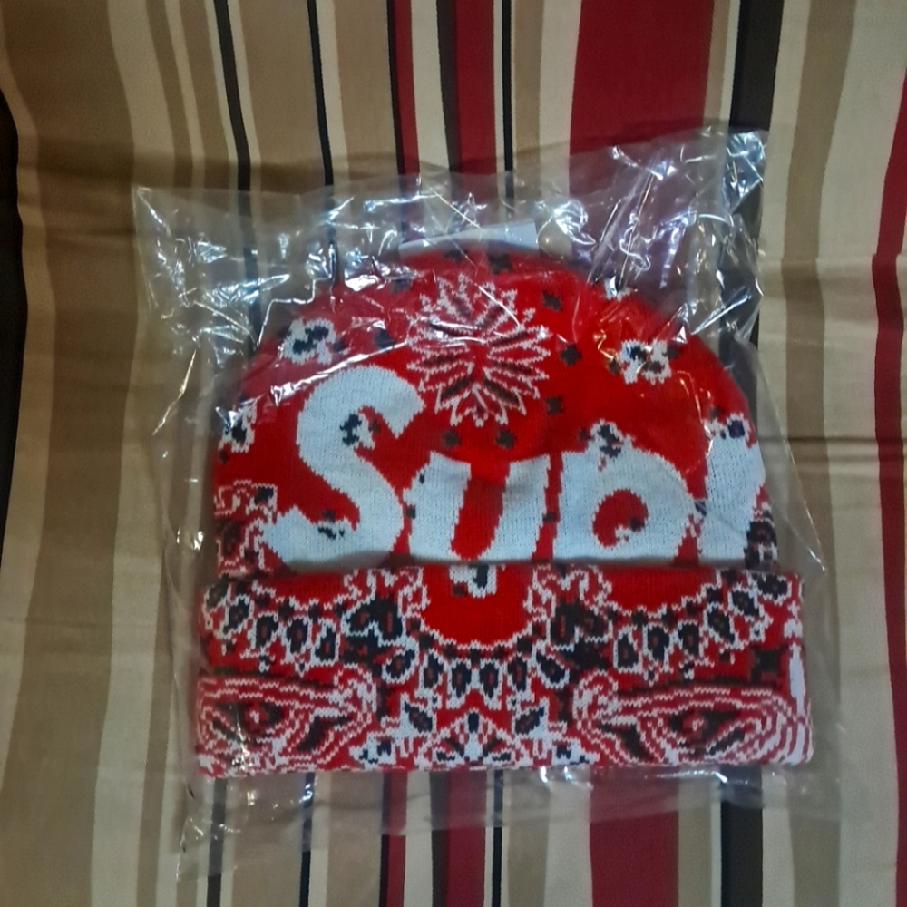 Supreme Big Logo bandana beanie